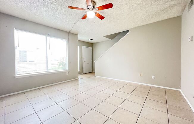 Charming 2 Bedroom, 1.5 Bathroom Condo in Orlando!!