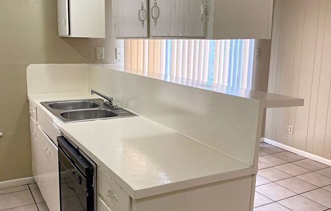 2 beds, 1.5 baths, 681 sqft, $895, Unit WC 7