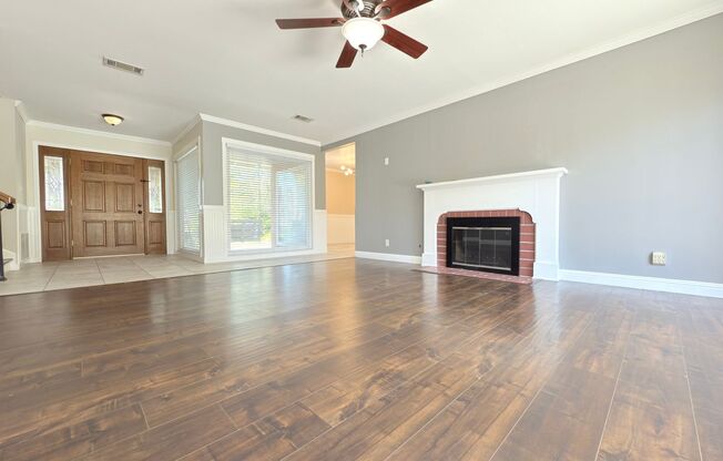 Spacious 4-Bedroom Home in Prime Santa Clarita Location
