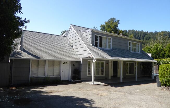 SPACIOUS AND SECLUDED THREE BED / TWO BATH HOME IN ROSS WITH POOL