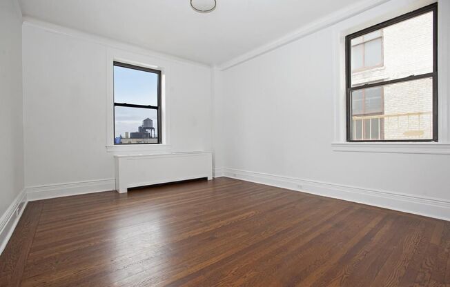 905 W AVE 142