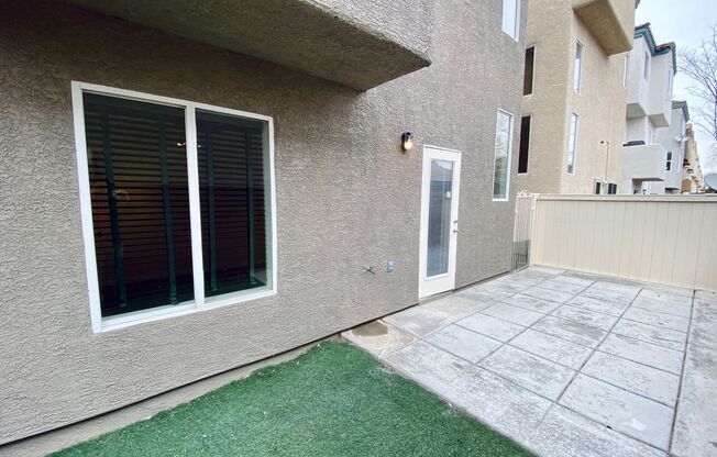 3 beds, 3 baths, $2,050
