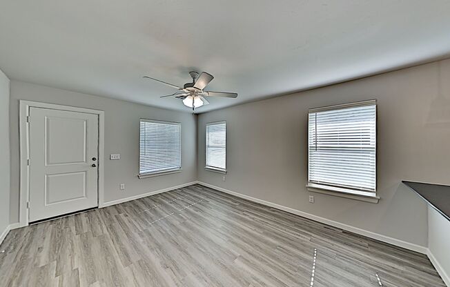 2 Bedroom, 2 Bathroom, 1 Car Garage Duplex with upgrades close to Broadway Extension, a short distance from Edmond and easy access to downtown OKC