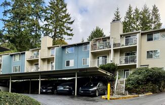 2 Bed 1 Bath Redmond Education Hill neighborhood Condo $1945 per/mo