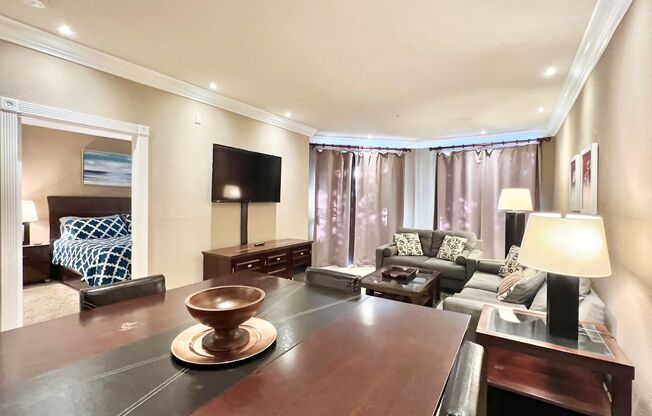 Meridian 1 Bed | 1 Bath Meridian Fully Furnished Luxury Condo with Strip View.