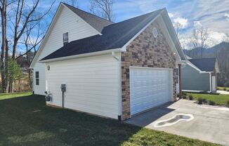 3 beds, 2.5 baths, $2,695