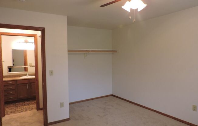 2 beds, 2 baths, 1,105 sqft, $1,284, Unit H306