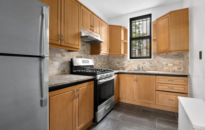 386 STERLING PL