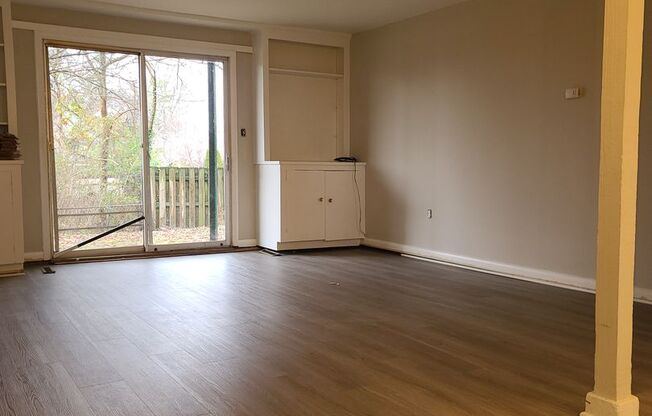 2 beds, 1 bath, $1,250, Unit 2634-A