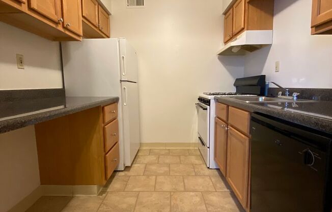 2 beds, 1 bath, $995, Unit A-03