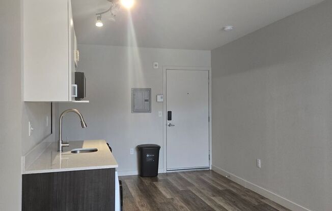 Studio, 1 bath, $1,100, Unit 220-MFTE