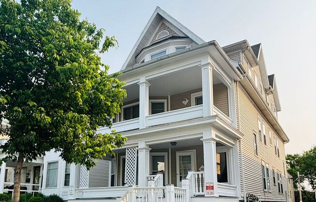127/129 S Hancock St