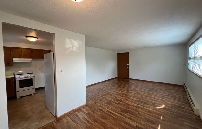 2 beds, 1 bath, $950, Unit A1335-04