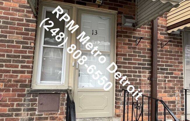 Move in Ready Brick Condo in Dearborn.