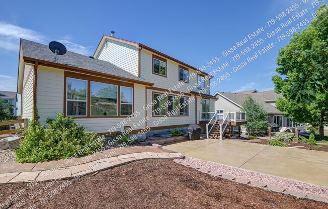 This beautiful 4 bedroom, 3 1/2 bathroom, 2-car garage home in D20 is for the first time for rent!