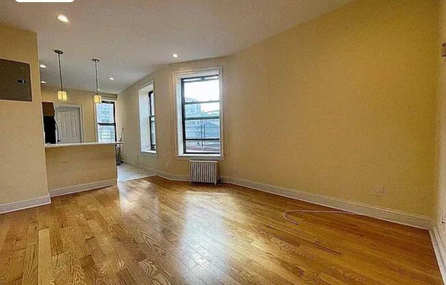 2 beds, 1 bath, $2,275, Unit 4W