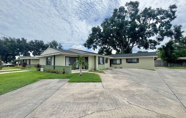 Apartment - Right off Cypress Gardens Blvd!