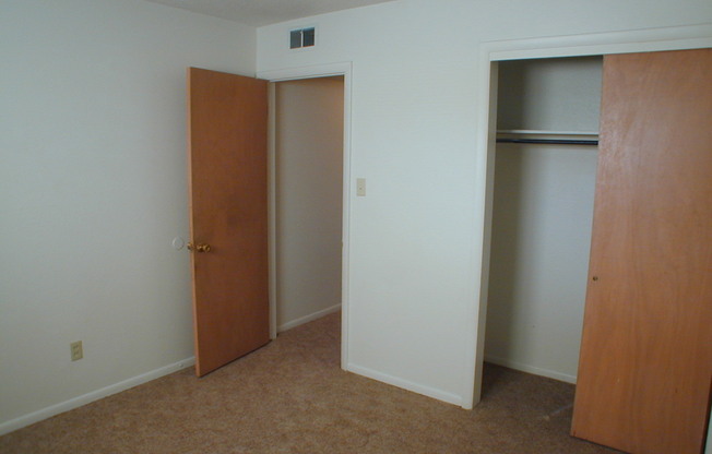 2 beds, 1 bath, 793 sqft, $900