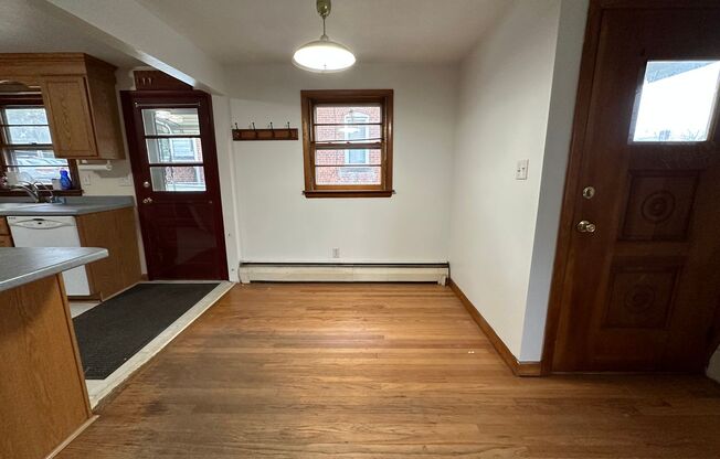 3 beds, 1 bath, $1,900