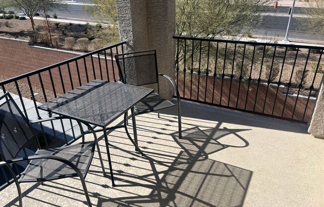 2 beds, 1 bath, $2,000, Unit UNIT # 72 20 72
