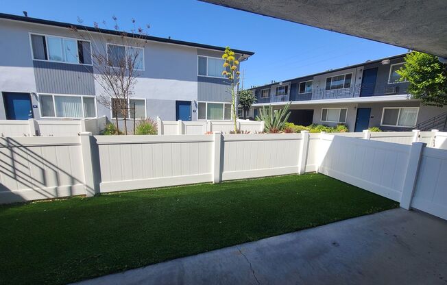 2 beds, 1 bath, 950 sqft, $3,135, Unit 4720-16