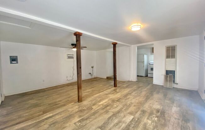 1 bed, 1 bath, 400 sqft, $650, Unit B