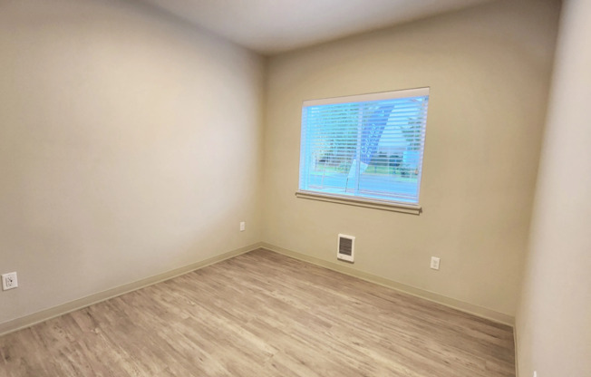 2 beds, 1 bath, 913 sqft, $1,900, Unit B-306