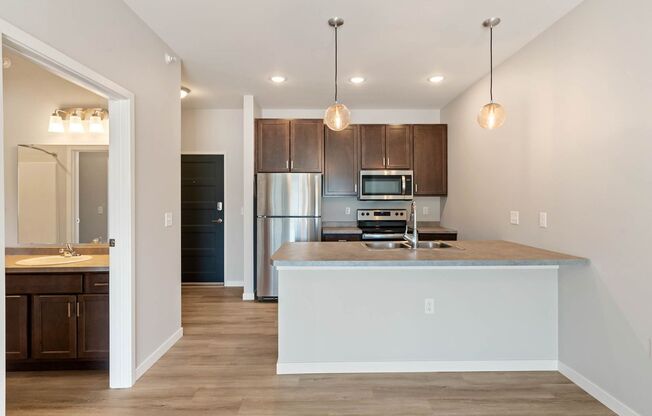 Studio, 1 bath, 639 sqft, $975, Unit 305