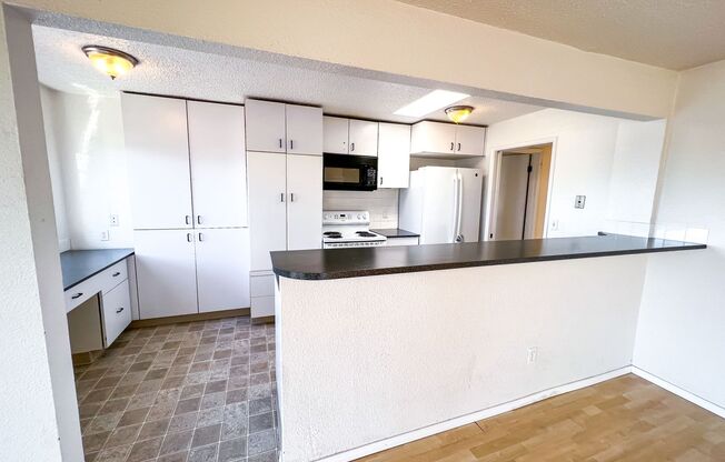 3 beds, 2 baths, 1,540 sqft, $4,895, Unit 400