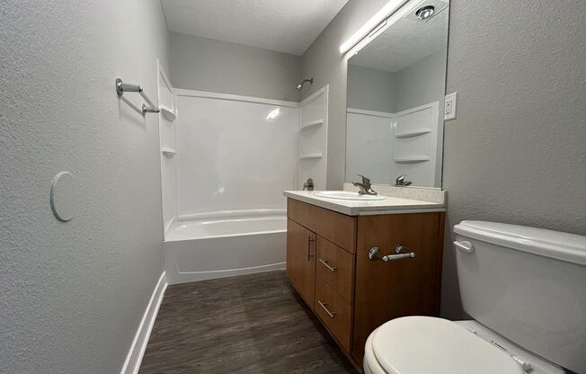 2 beds, 1 bath, 950 sqft, $3,070, Unit 1742-17
