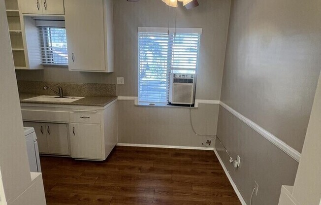 335 S LOS ROBLES AVE