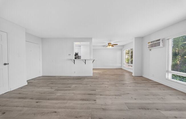 2 beds, 2 baths, $2,800, Unit 017#201