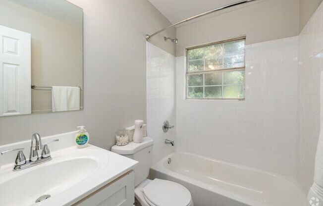 2 beds, 1 bath, $1,300, Unit 2206C