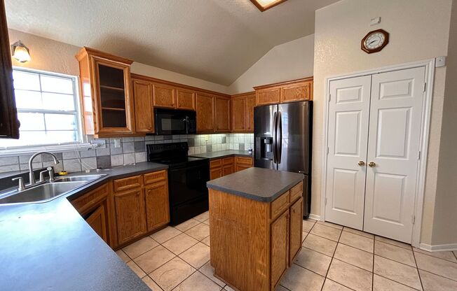 3 beds, 2 baths, $1,550