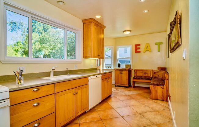 Prime San Anselmo Location......4 Bed