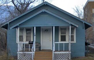 $1300 - 2 Bedroom 1 Bath House - Close to South Dakota School of Mines, Fenced Yard!