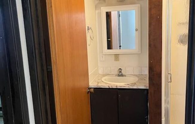 1 bed, 1 bath, $800, Unit Unit 4