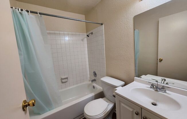 2 beds, 2 baths, 918 sqft, $1,175, Unit Unit B