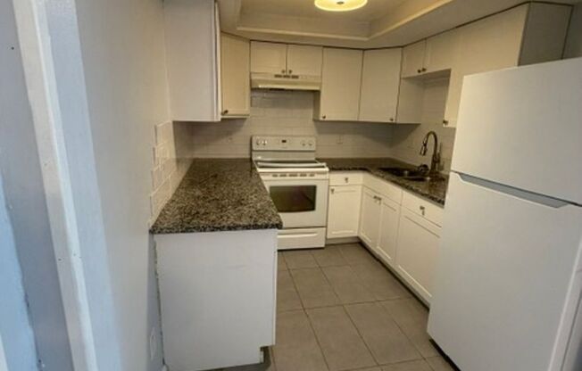 Updated Clearwater Condo – Steps from Golf, Minutes to the Beach!