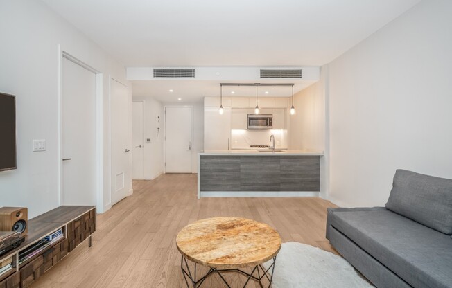 505 W 43 ST