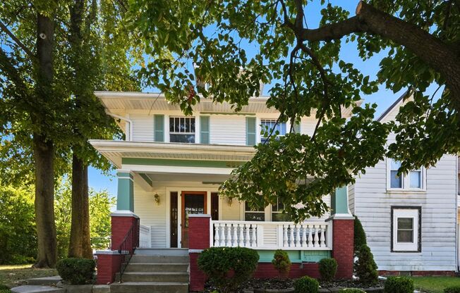 NEW LISTING! Spacious 3-Bedroom Home with Garage – Move-In Ready!