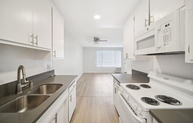 1 bed, 1 bath, 700 sqft, $1,998, Unit 53