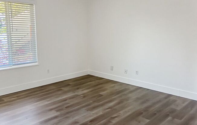 2 beds, 1 bath, 890 sqft, $1,655, Unit 24