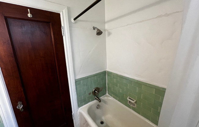 Studio, 1 bath, 400 sqft, $785, Unit 304