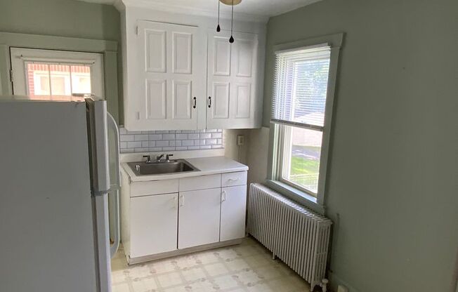 2 beds, 1 bath, $1,350