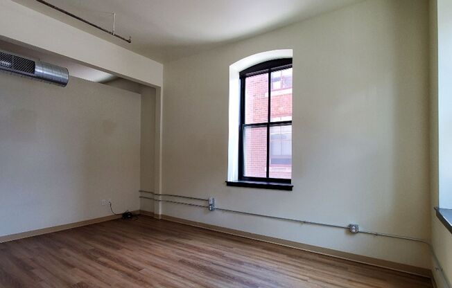 1 bed, 1 bath, 783 sqft, $1,293, Unit 101E