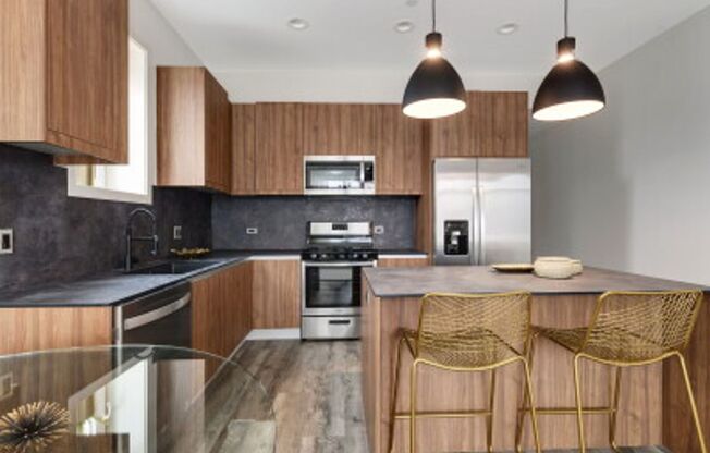 2 beds, 2 baths, 1,230 sqft, $2,627, Unit 770-3W