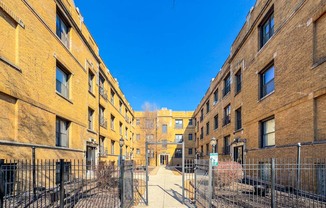 724 Roscoe St.