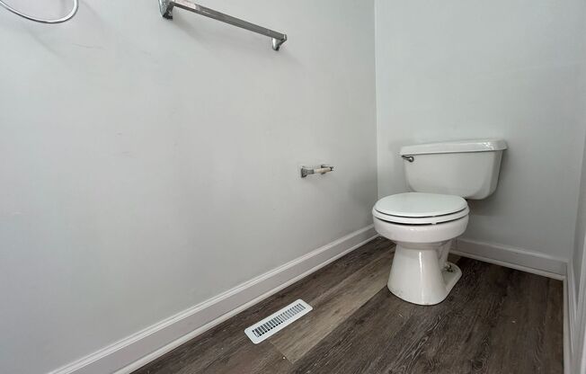 3 beds, 1.5 baths, $1,600, Unit 4053 Parrish St
