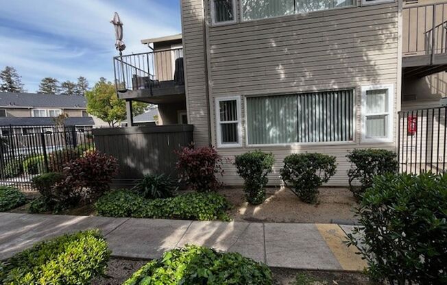 2 beds, 1 bath, 825 sqft, $1,850, Unit 114